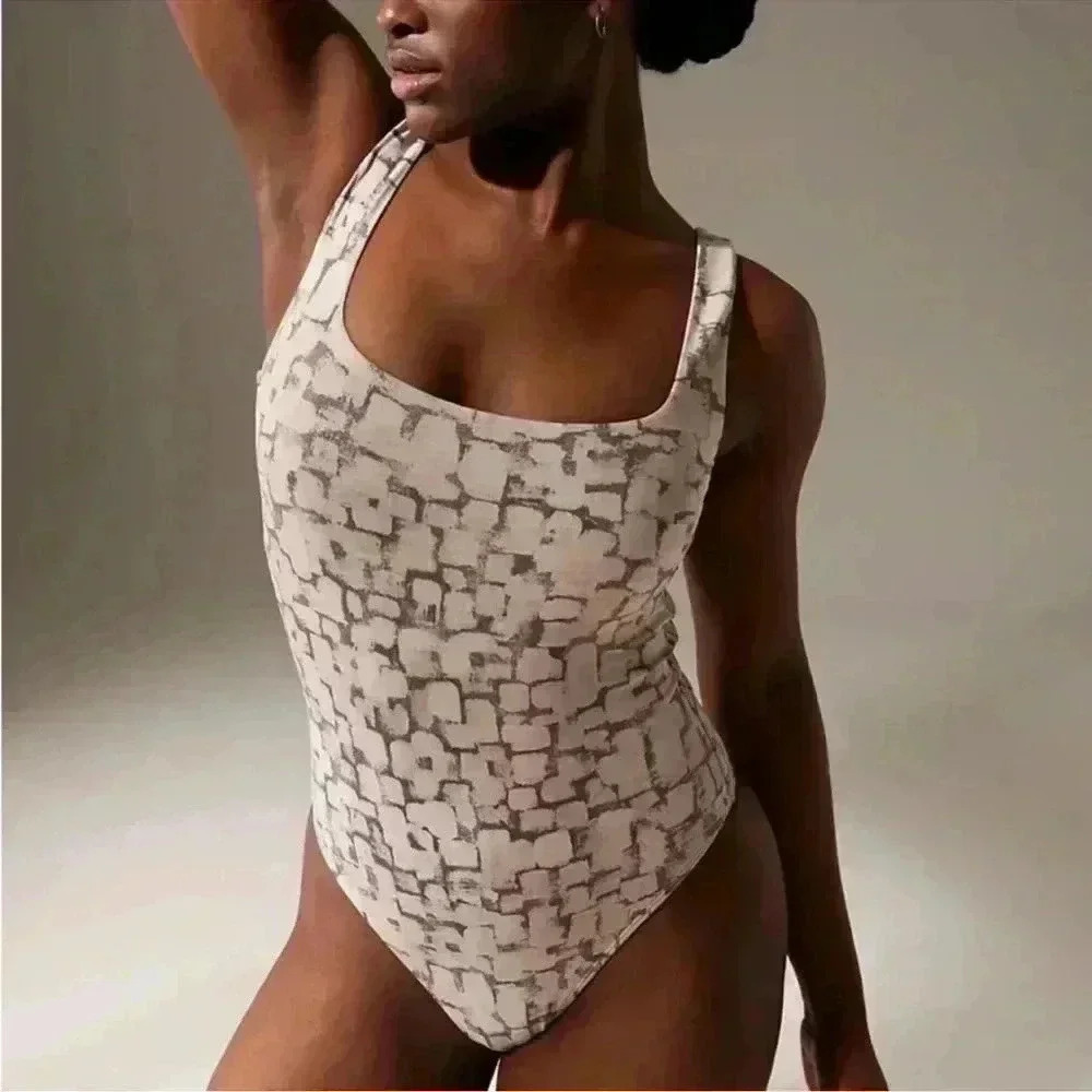 Aritzia x Babaton Contour Bodysuit size xs